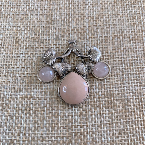 Antigua 925 Sterling Silver Rose Quartz Leaf Pendant - Picture 3 of 4